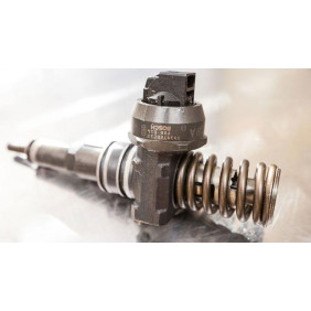 Насос-форсунка Bosch 1.9 TDI 038130073BN новые и восстановленные